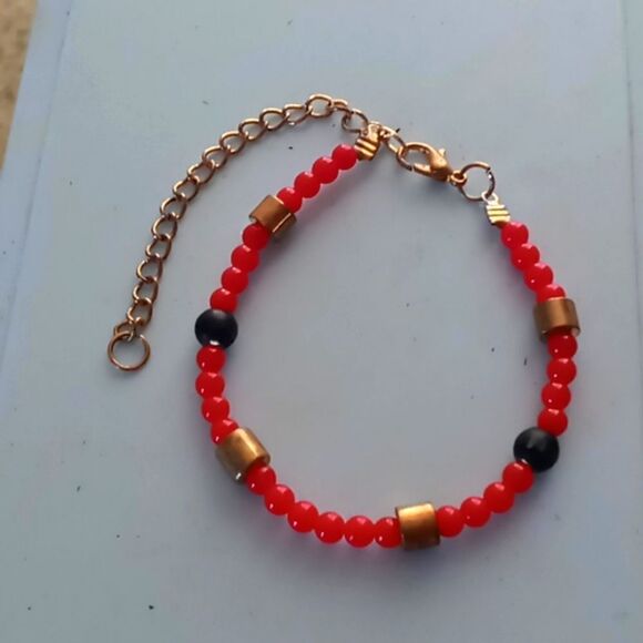 Unique stretchy beaded bracelet - Picture 1 of 5